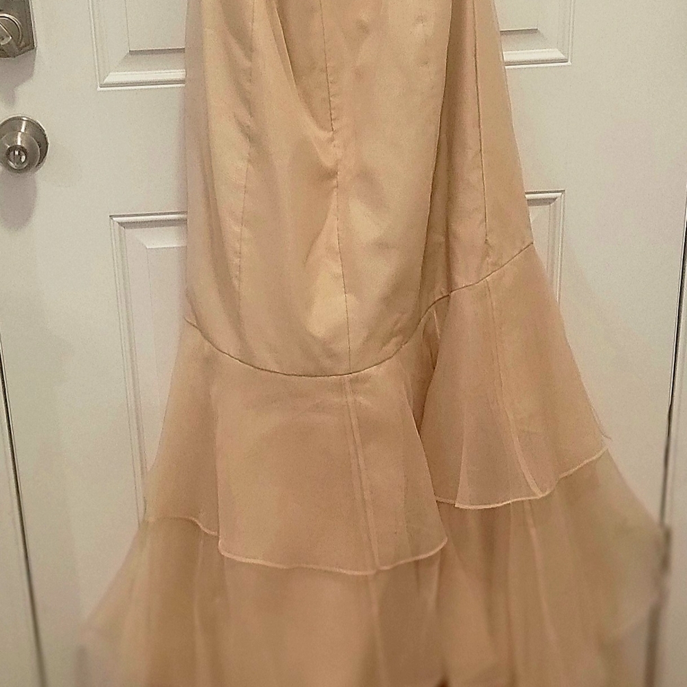 Elegant Cream Ruffled Skirt - Picture 4 of 7
